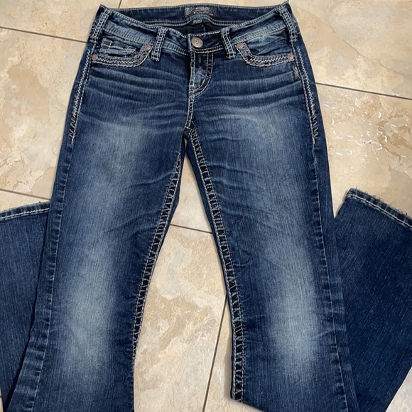 Silver Jeans Suki  Low Rise Bootcut in Dark Wash Size W26/L33 - Picture 5 of 9